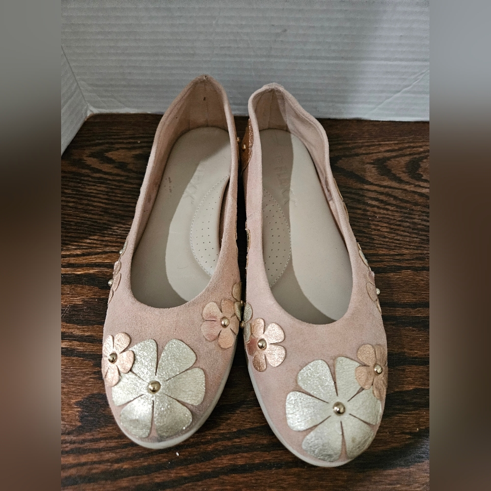 The Flexx Cute Loafers Womens Size 9. Worn But Great Condition (Bin12)